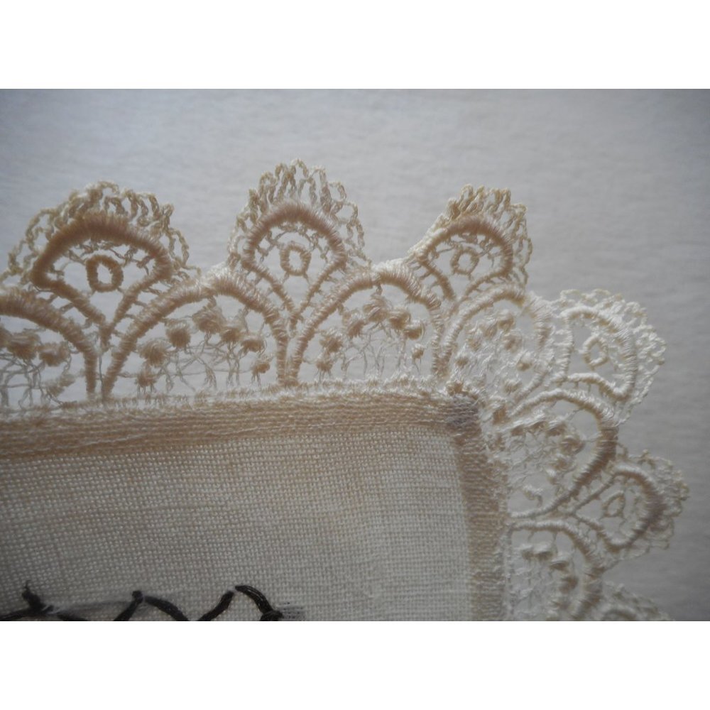 Vintage red black floral handmade embroidered Lace Dresser scarf runner - Picture 3 of 4